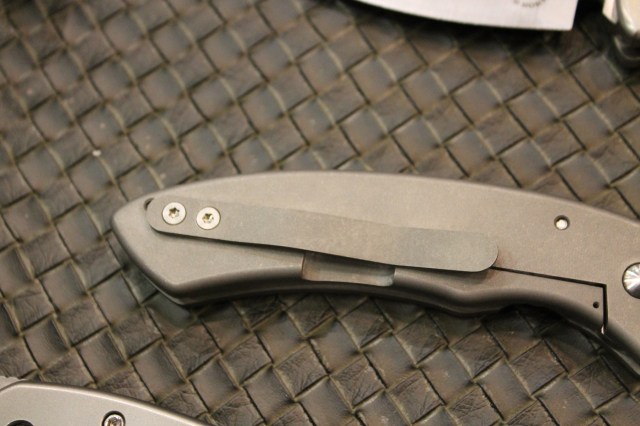 Red Horse razor clip