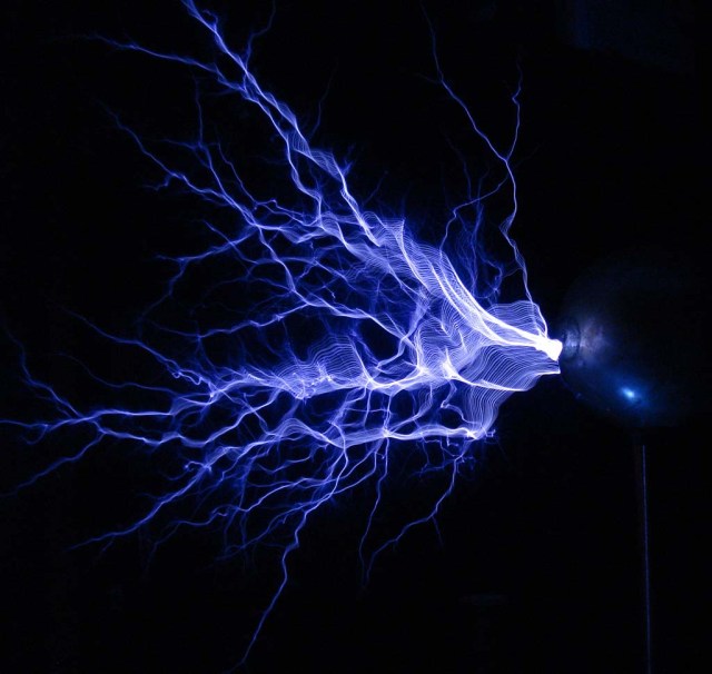 Tesla coil discharge