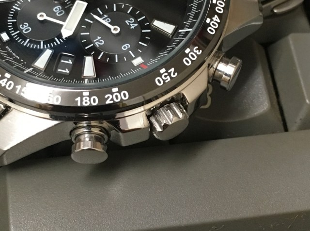 Seiko SSB031 crown and buttons